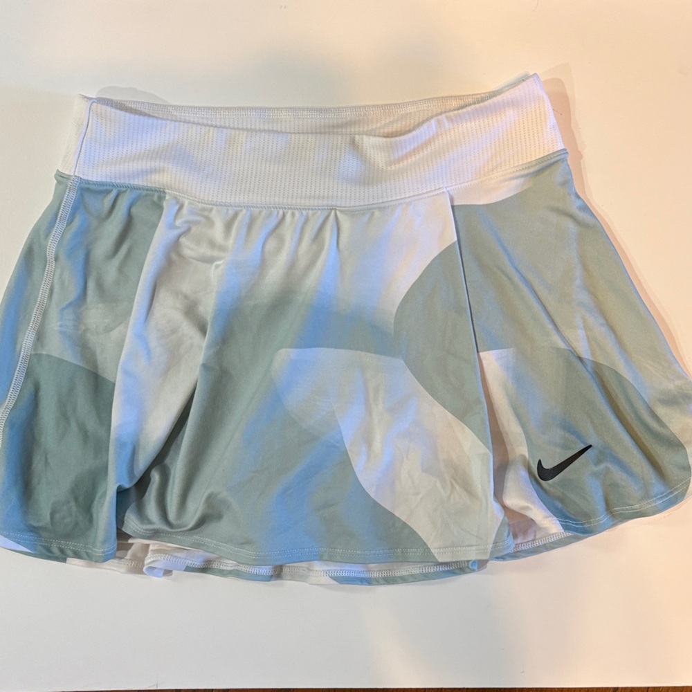 Nike Women's Mini Skirt in Soft Teal and White, Size Small